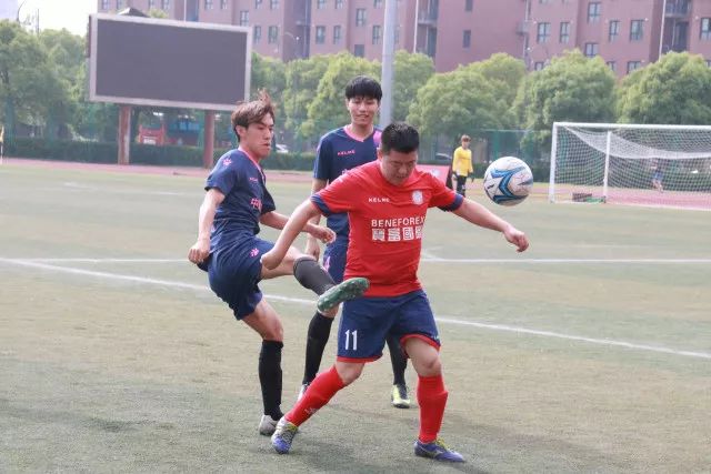 本·西蒙斯向国王总经理表达对打球的热情